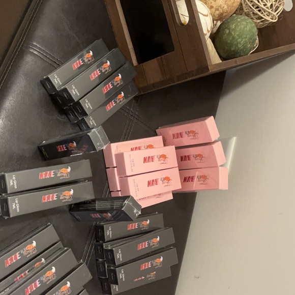 Lip Gloss (Vibrant Girl ) - Picture 4 of 5